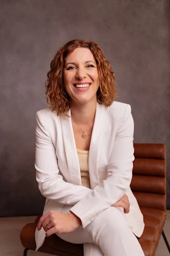 Professional portrait of Vanessa Duarte